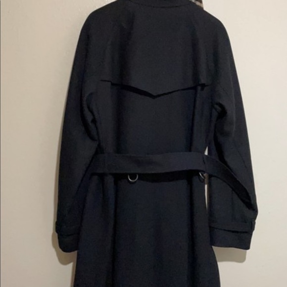 New with tags Inside front pockets. 70 % wool, Satin monogram lining. - Picture 3 of 6